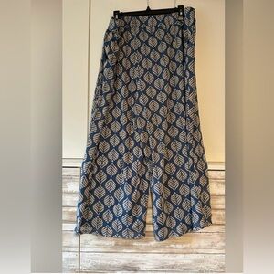 💙 NWT Harper 241 1X Blue White Leaf Print Wide Leg Crop Pants
